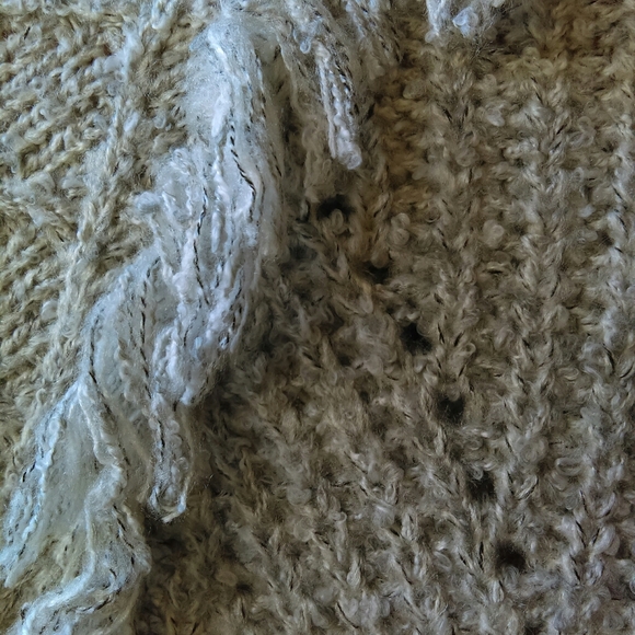 John + Jenn Fringe Knit Grey Sweater Size Small - Picture 8 of 10